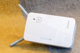 D-Link E15 AX1500 Mesh Range Extender hero