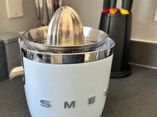 Smeg CJF01 Citrus Juicer 1